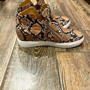 Steve Madden Caliber Snakeskin 🐍